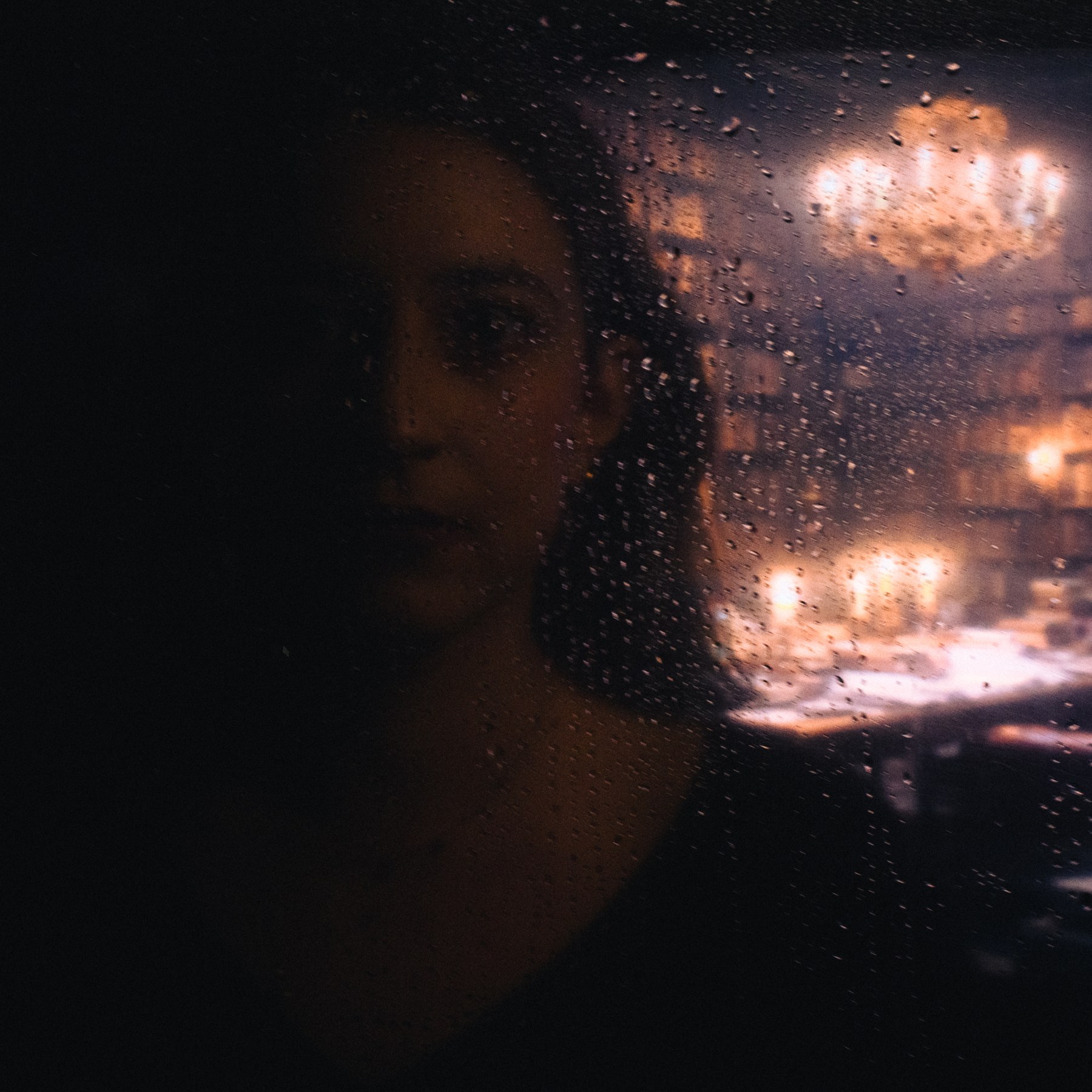 Portrait of Skùmaskot in the half-light